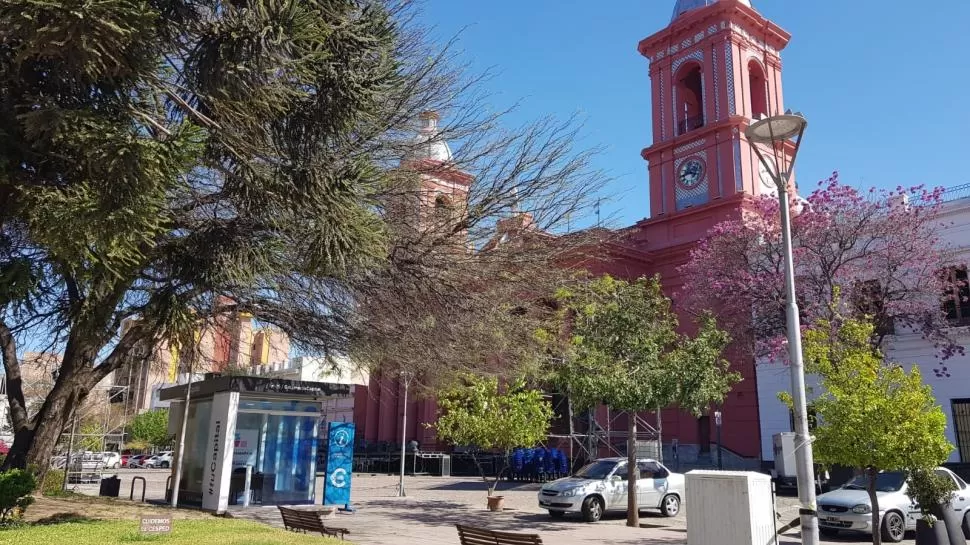 CENTRO MARIANO POR EXCELENCIA. La catedral basílica de Nuestra Señora del Valle, donde anoche el cardenal Luis Villalba presidió la misa. la gaceta / fotos de magena valentie (enviada especial)