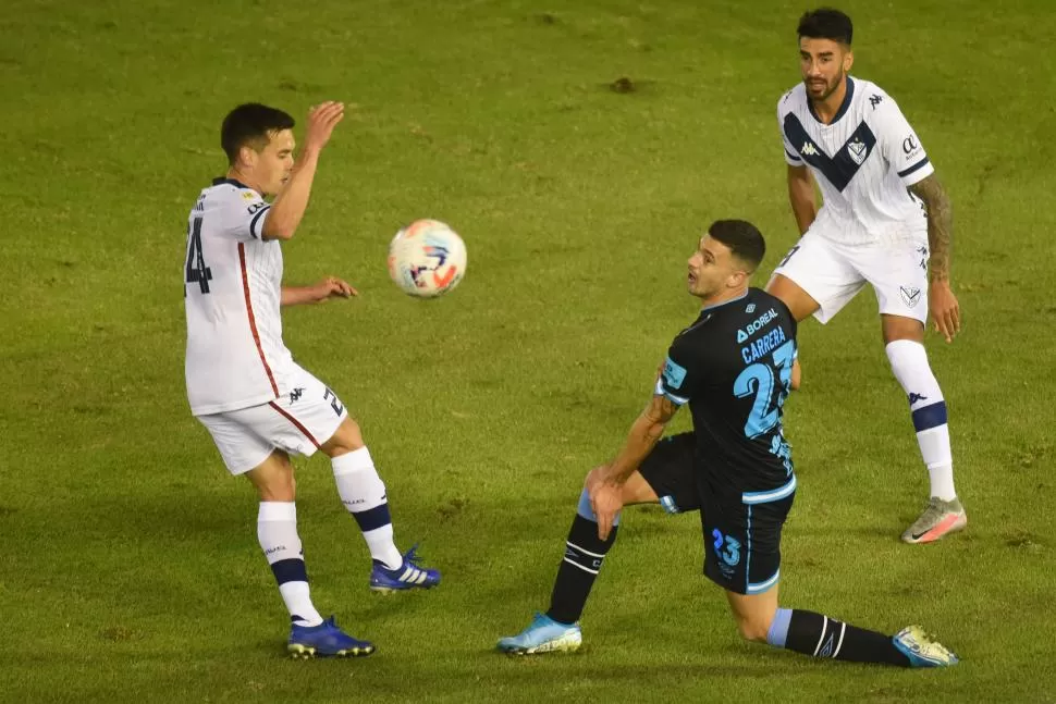 CLAVE. Ramiro Carrera le aporta fútbol y goles al equipo, Omar De Felippe lo pondría desde el comienzo frente a Arsenal. LA GACETA / FOTO DE DIEGO ÁRAOZ