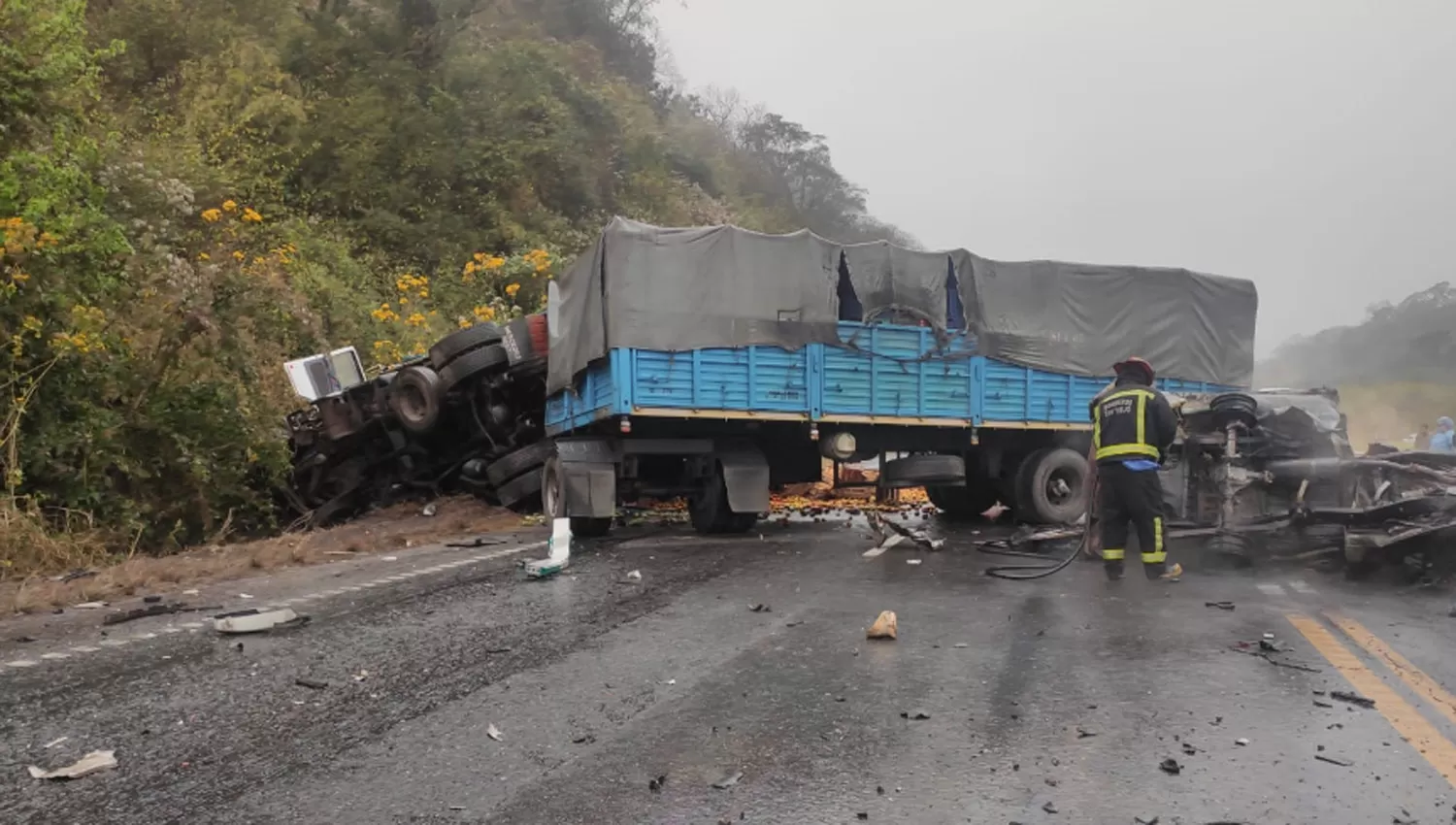 IMPACTANTE. Las escenas posteriores al accidentes fueron dramáticas en La Cuesta del 25.