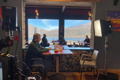 El amor, enredado en los contratiempos que provoca un celular