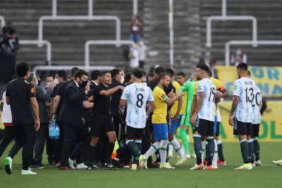 Papelón mundial: quedó suspendido el partido entre Brasil y Argentina