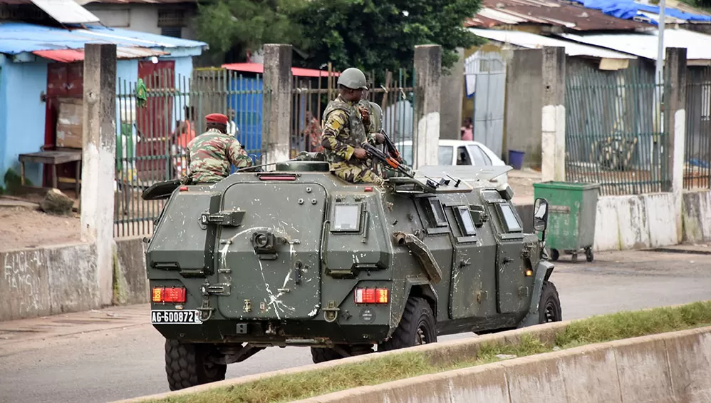 SUSPENDEN LA VIGENCIA DE LA CONSTITUCIÓN. Golpe de Estado en Guinea: apresaron al presidente.