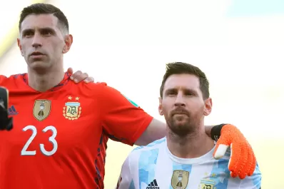 Dibu Martínez viajará a Croacia y se perderá el partido ante Bolivia