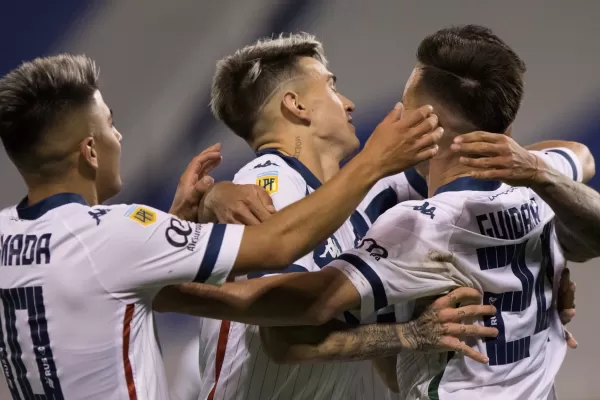 Vélez goleó a Unión en el partido que cerró la décima fecha