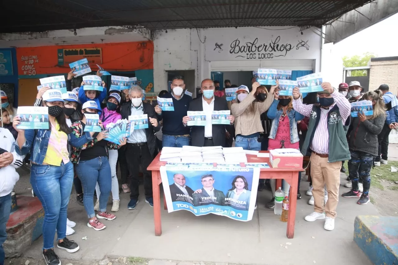 En una visita a la sede partidaria, Manzur dialogó con vecinos de Banda del Río Salí