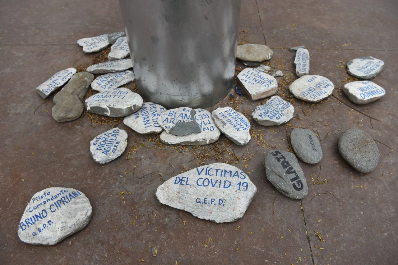 La Marcha de las Piedras, que recuerda a los fallecidos por covid-19, llegó a Tucumán