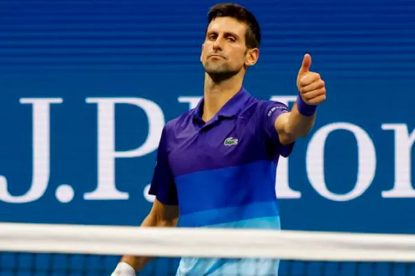 Djokovic se recuperó a tiempo y accedió a los cuartos de final del US Open