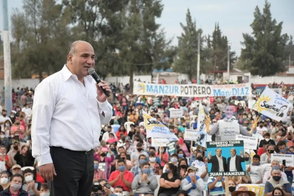 PROMESAS. Manzur anunció que Trancas recibirá cloacas.  