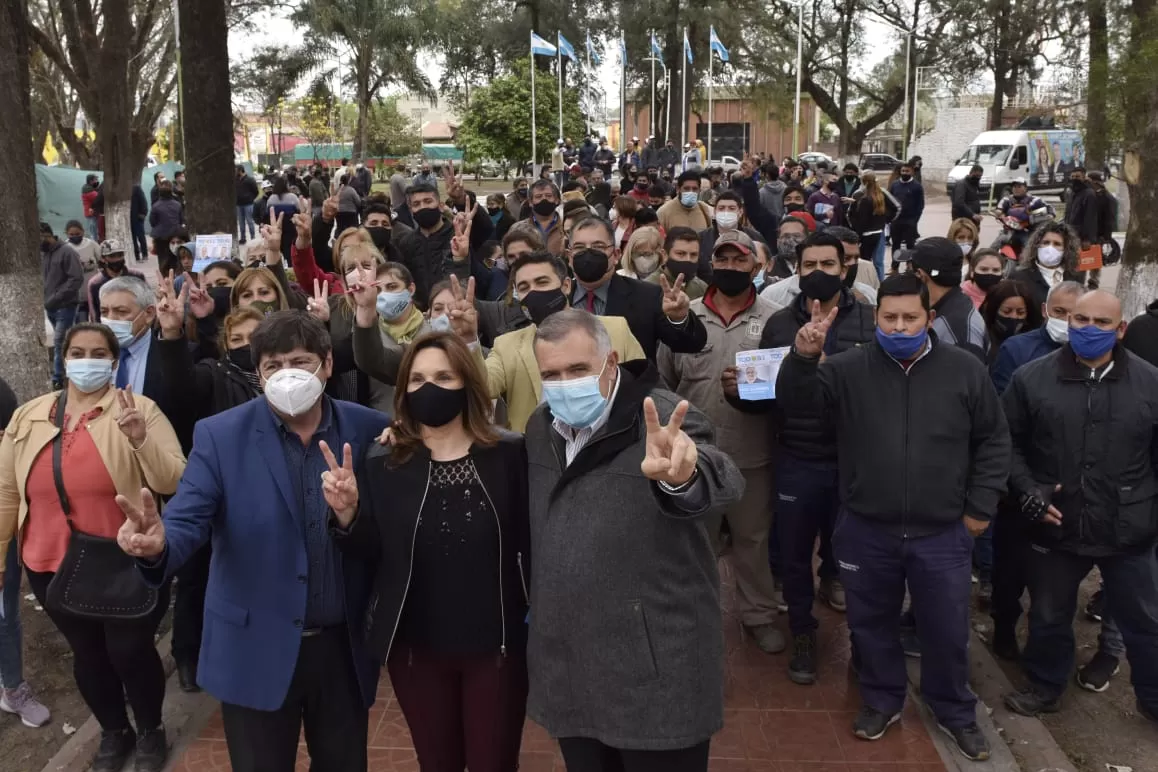 EN ALDERETES. Jaldo encabezó un recorrido, acompañado por el intendente Salomón y la legisladora Gutiérrez. Foto: Prensa HLT