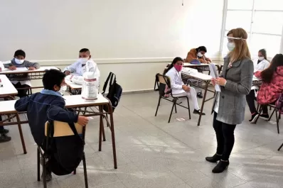 Tras conocer la cifra de contagios en las escuelas del país, piden flexibilizar los protocolos