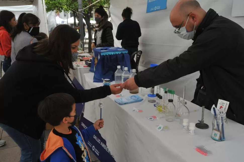 Operativo de salud: vacunación e hisopados