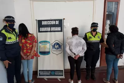 Dos mecheras robaban un celular a un adolescente, cuando fueron detenidas