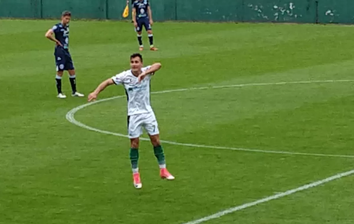 IMPARABLE. Rodríguez, durante el festejo de su primer gol. FOTO TOMADA DE TWITTER.COM/FERROCARRILOEST