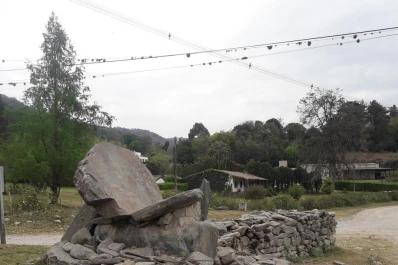El monumento a Atahualpa Yupanqui, en pronunciado deterioro