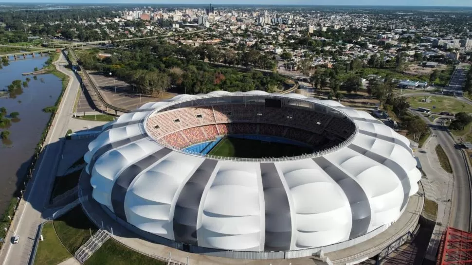 ESCENARIO PROPICIO. El moderno estadio “Madre de Ciudades” alojará el partido entre Atlético y Central Córdoba. El lugar perfecto para cortar la racha en Santiago. 