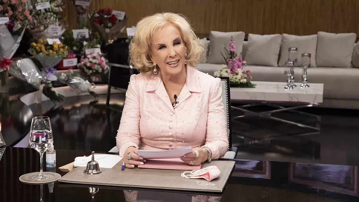 Elecciones PASO: Mirtha Legrand fue a votar y fue recibida con aplausos