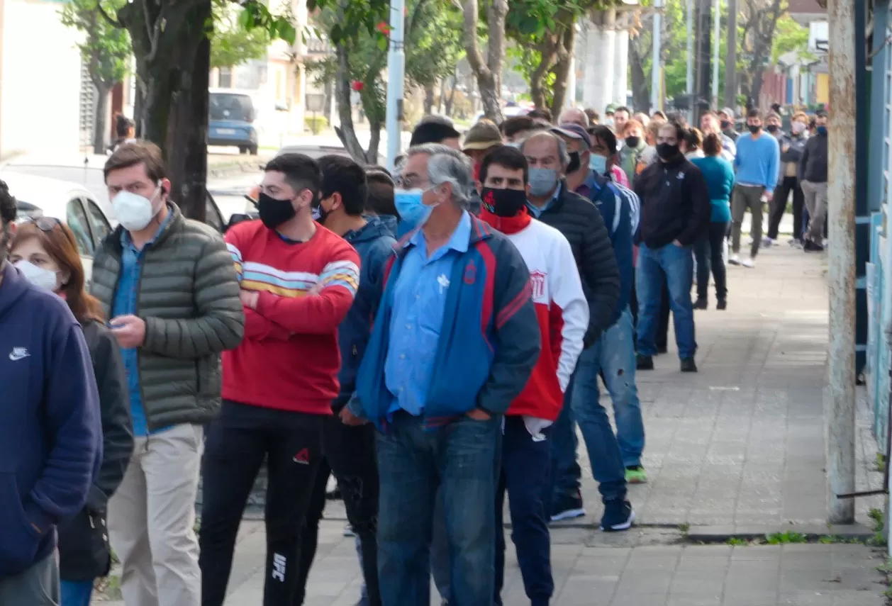 Tras las quejas por las demoras en las escuelas, cerró la votación y empieza la cuenta regresiva hacia los resultados