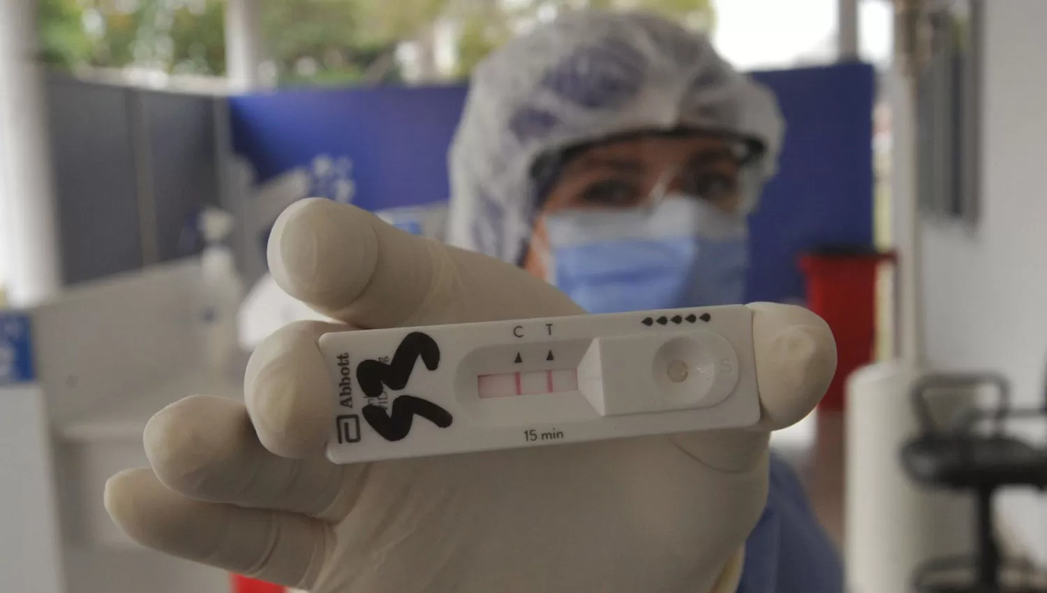 HISOPADOS. Aunque los casos siguen en descenso, los positivos se detectan mayormente en los laboratorios de la salud pública.