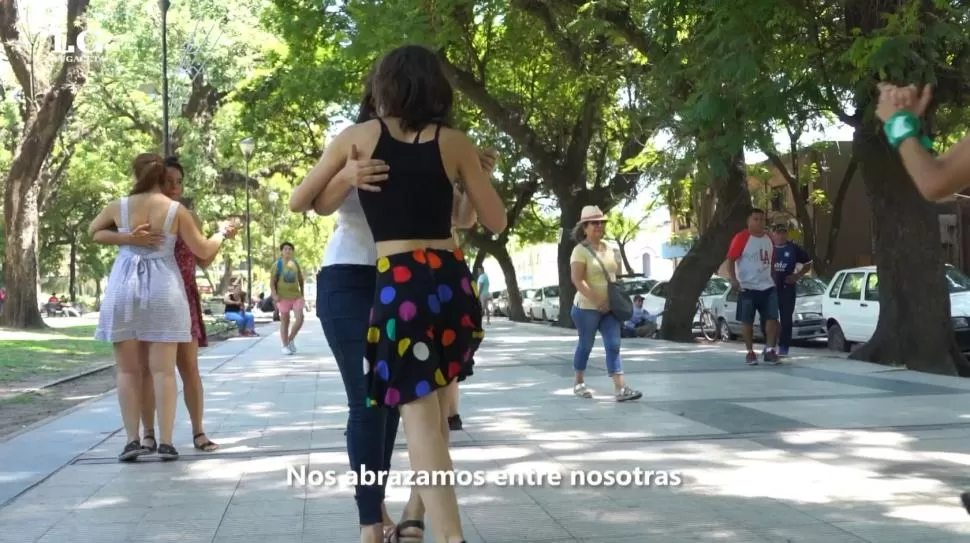 ABRAZO DIVERSO. El tango y la perspectiva de género se hermanan. captura de video