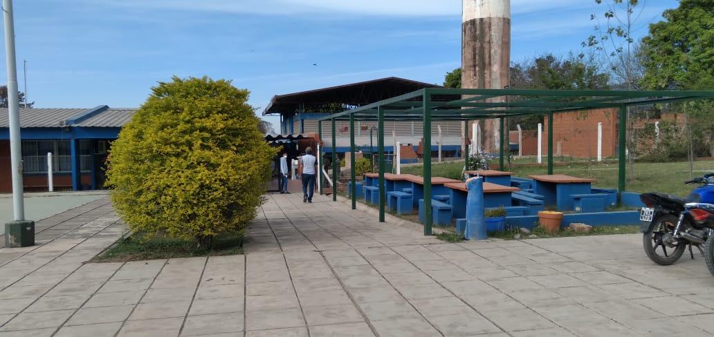 AL PIE DEL CERRO. En la escuela Petrona Campero de Adami, debido a sus grandes dimensiones, los electores ingresaron con comodidad. LA GACETA