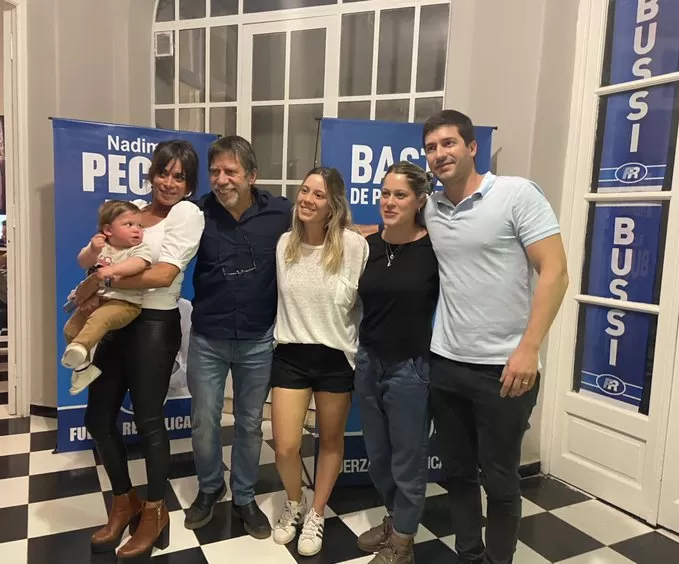 EN LA SEDE PARTIDARIA. Anoche, Ricardo Bussi estuvo con sus familiares a la espera de los resultados. @ricardobussi