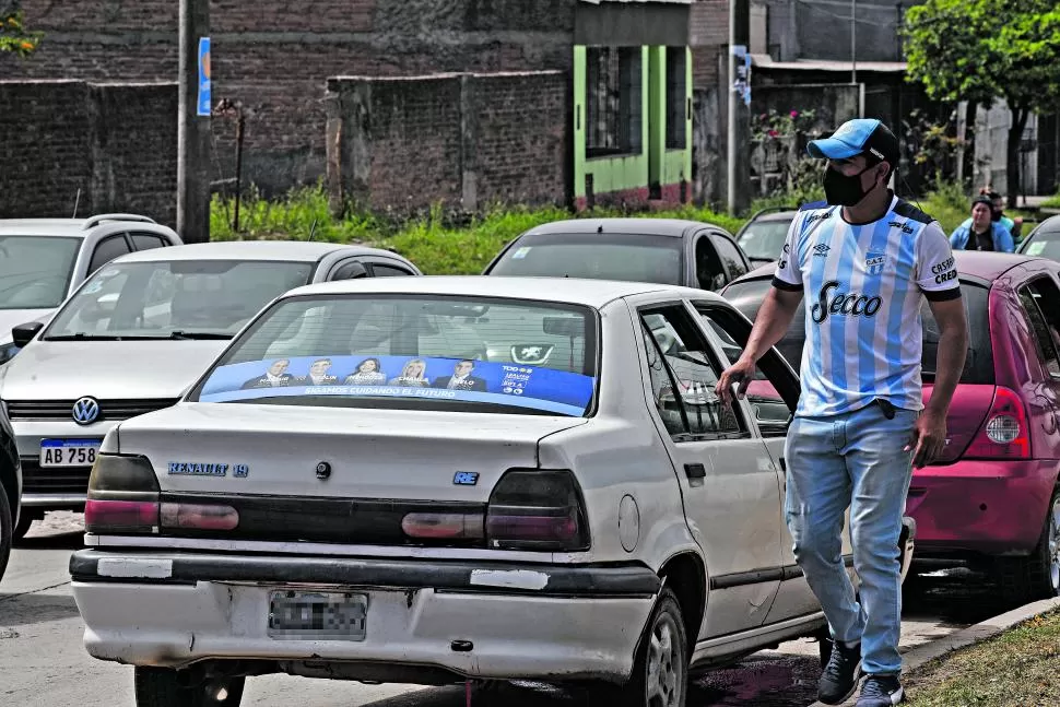 AUTO INDENTIFICADO. El rostro de los precandidatos fue una guía.  