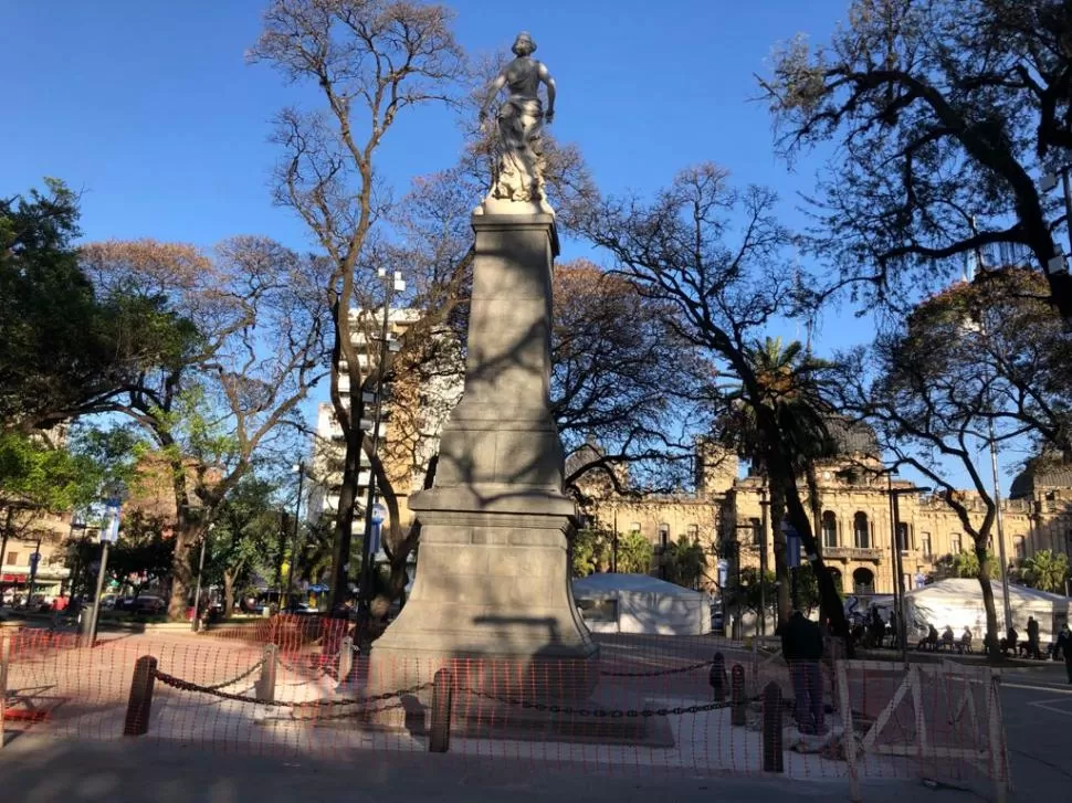 A dos meses de la inauguración, comienzan arreglos en el piso de la Libertad