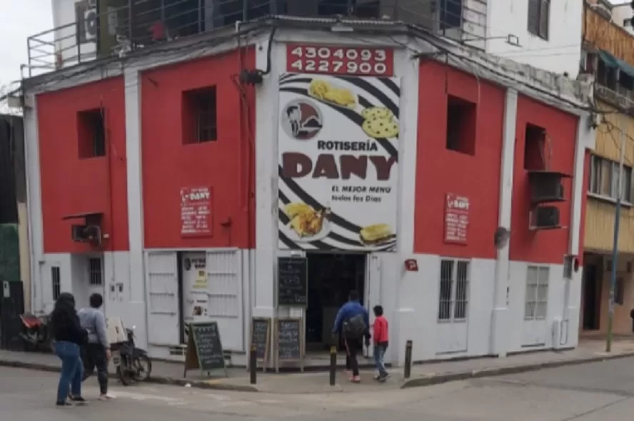 LA ROTISERÍA ROBADA. Los delincuentes no llegaron lejos. 