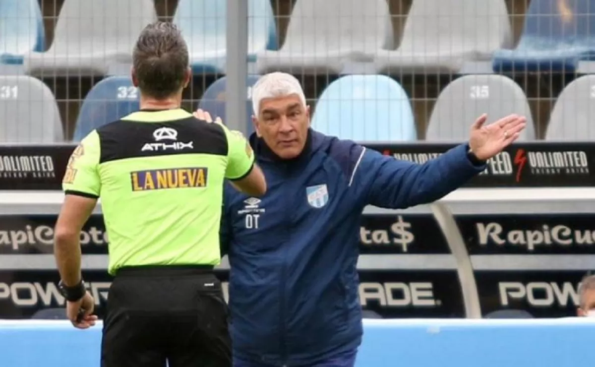 El entrenador Omar de Felippe.