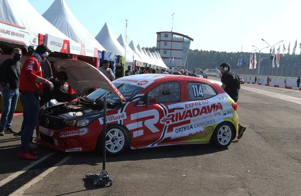 PUESTA A PUNTO. Pablo Ortega marcha sexto con su Fiat Argo en la Clase 2 del Turismo Nacional. 