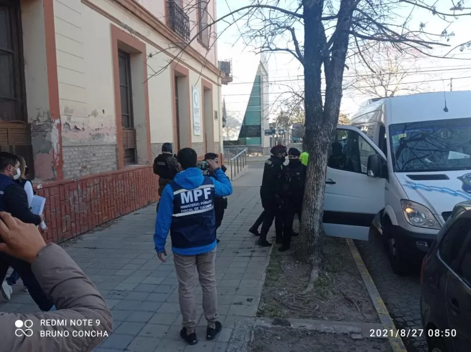  TRASLADO. Nueve de los 19 acusados cordobeses fueron trasladados en medio de un fuerte operativo.