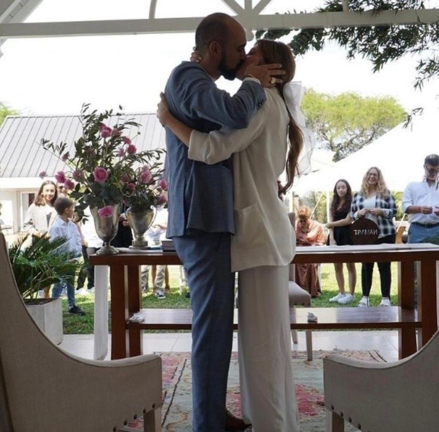 Abel Pintos se casó con Mora Calabrese en una ceremonia íntima 