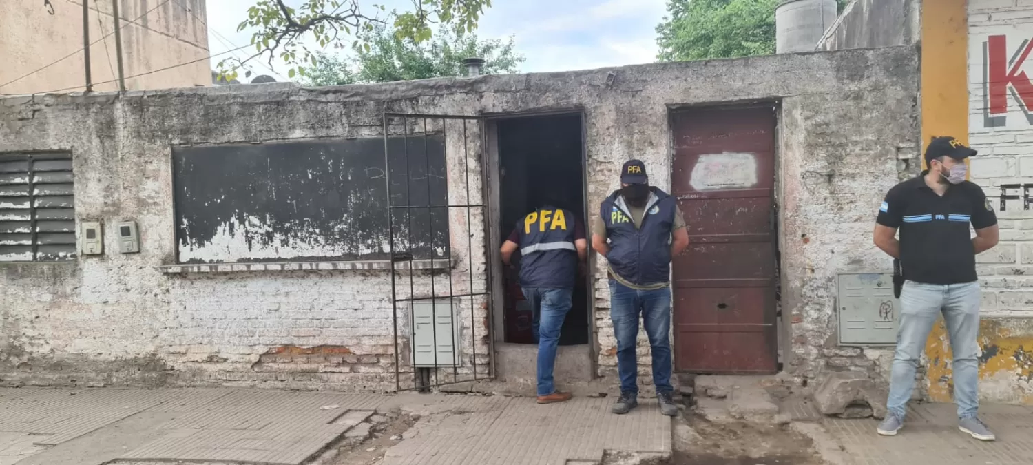 Allanaron una vivienda frente al parque 9 de Julio y secuestraron cocaína