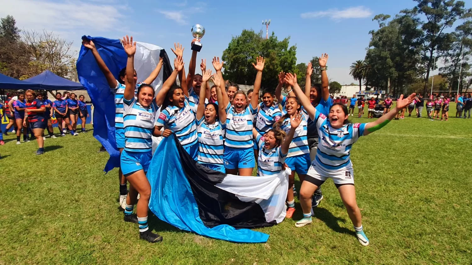 CONSAGRACIÓN. Alberdi Rugby, equipo campeón. FOTOS LA GACETA / FEDERICO ESPÓSITO