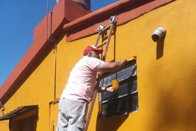 Los vecinos llenan de color su propio barrio