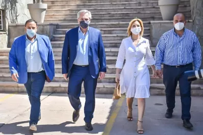 El manzurismo festeja hacia afuera y ataca hacia adentro