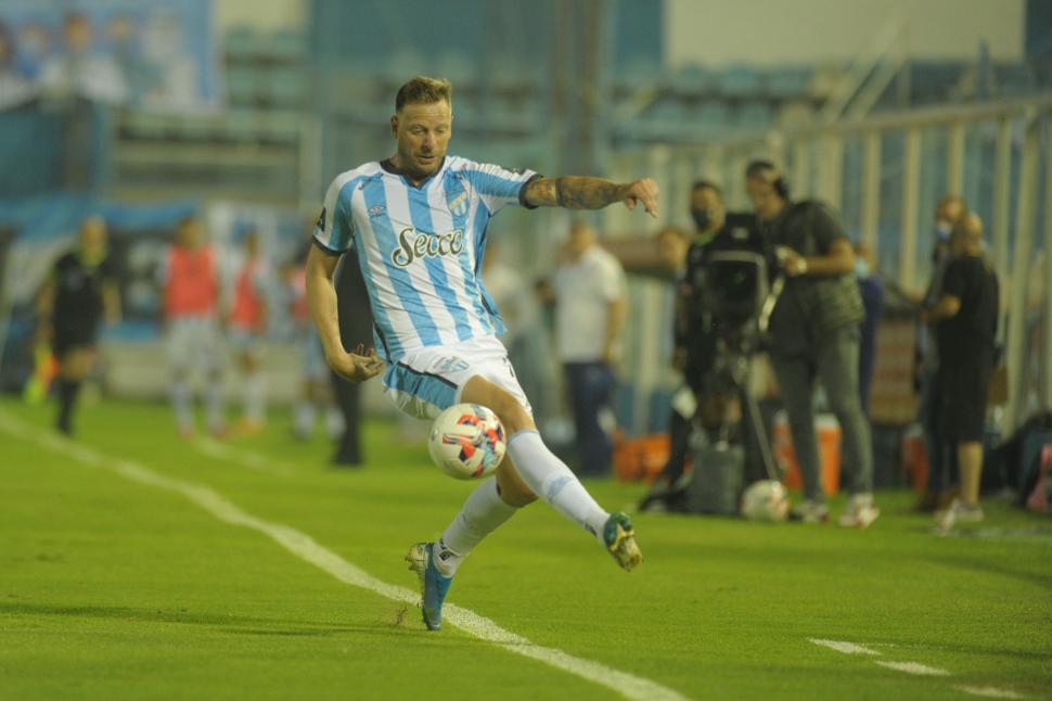 ¿QUÉ TE PASA? Menéndez tuvo una noche para el olvido, como casi todo Atlético.