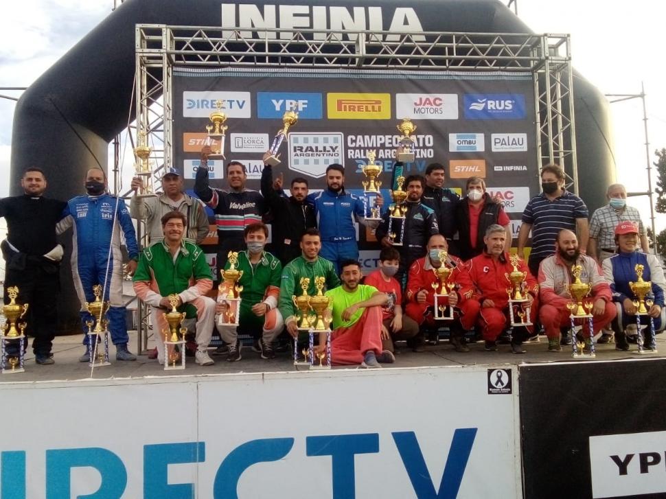 PINTORESCO. La foto con todos los ganadores del Provincial quedó muy bien.                         LA GACETA / FOTO DE INÉS QUINTEROS ORIO 	
