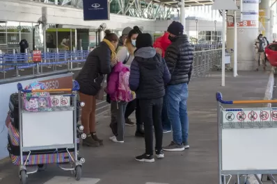 Postergan la anulación de la cuarentena para los argentinos que viajaron al exterior por trabajo