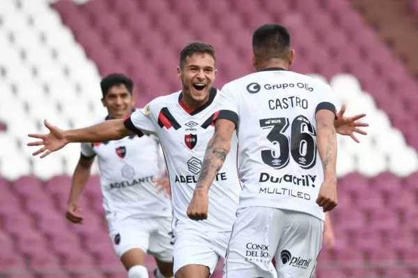 Newells sorprendió a Lanús y no le permitió subirse a la punta