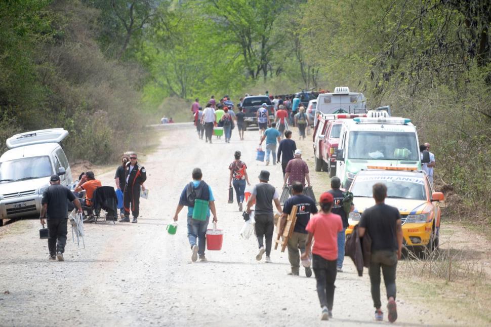  DISFRUTARON. Entre el calor y el sol, el público gozó de la competencia.  