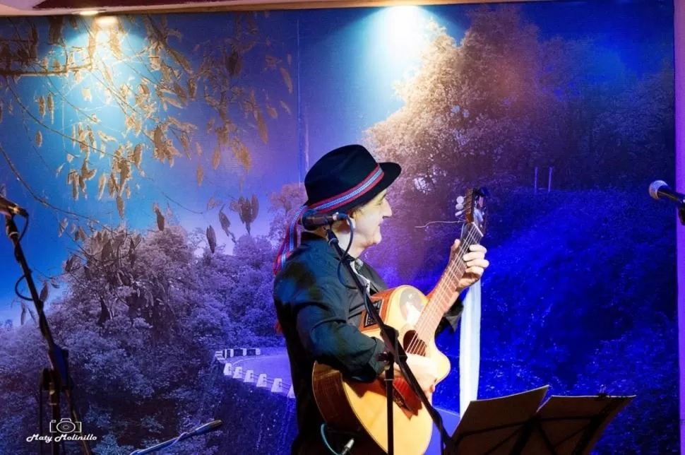 PROLÍFICO AUTOR. Luis Reinaldi vino a a Tucumán a estudiar ingeniería mecánica, a fines de los 80 y se terminó quedando a vivir. maty molinillo