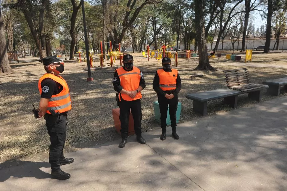 DESPLIEGUE. Los uniformados controlarán que se cumplan los protocolos.  LA GACETA / FOTO DE ANTONIO FERRONI