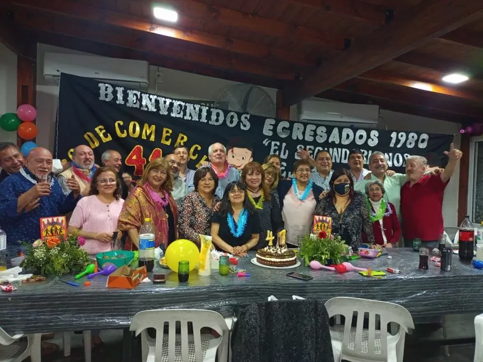 EMOTIVO REENCUENTRO. Los ex alumnos se reunieron para evocar lo vivido en la secundaria; ahora se acuerdan con humor los días varados en Río. 