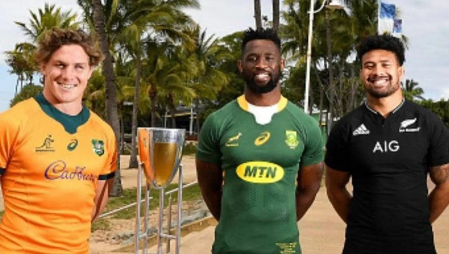 ¿Y MONTOYA? El australiano Michael Hooper, el neozelandés Ardie Savea y el sudadricano Siya Kolisi, en la foto polémica.