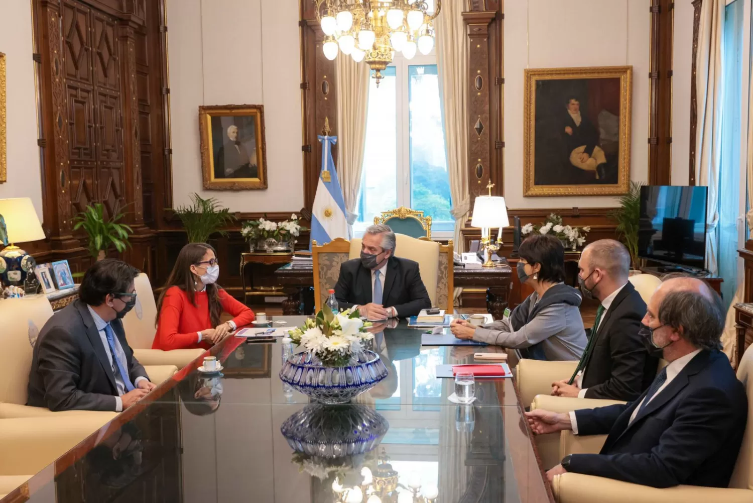 El Presidente y otros funcionarios pusieron en marcha hoy el programa Registradas. 