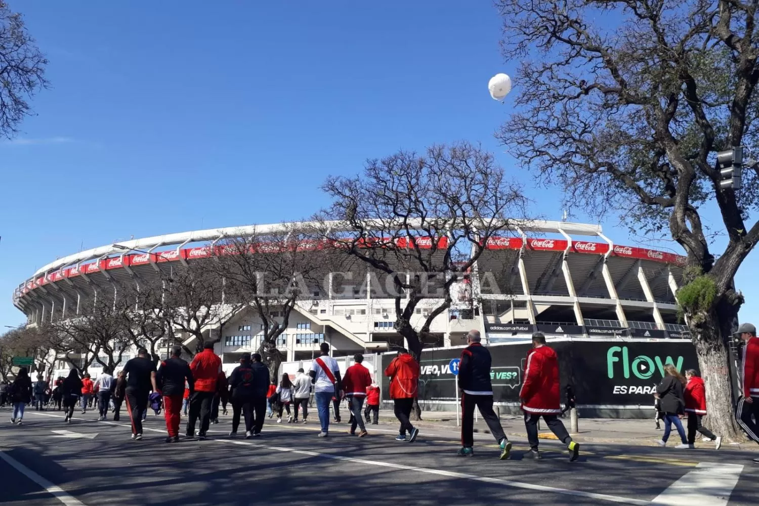 El acceso de los hinchas de River al Monumental.