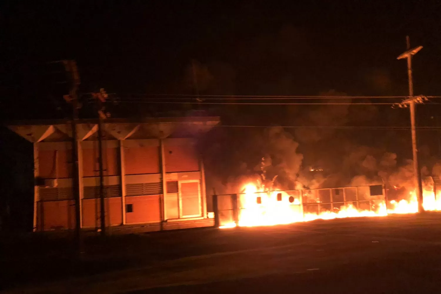Parte de la provincia se quedó sin luz por el incendio en una estación transformadora 
