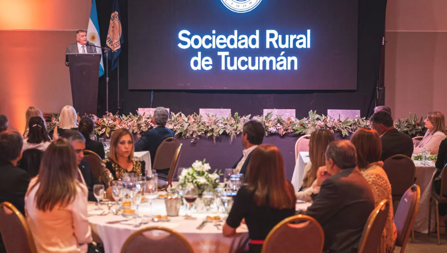 DISCURSO. El vicegobernador a cargo del Ejecutivo, Osvaldo Jaldo, fue uno de los oradores de la ceremonia de apertura de la Expo.