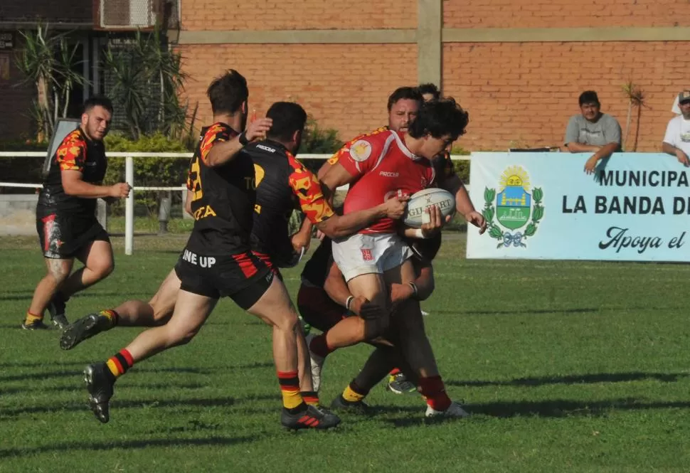 CLAVE. Su triunfo ante Cardenales le permitió a Los Tarcos alcanzar a Tucumán Rugby antes de quedar libre. Si la “U” vence al “Verdinegro”, podría haber triple empate. LA GACETA / FOTO DE ANTONIO FERRONI